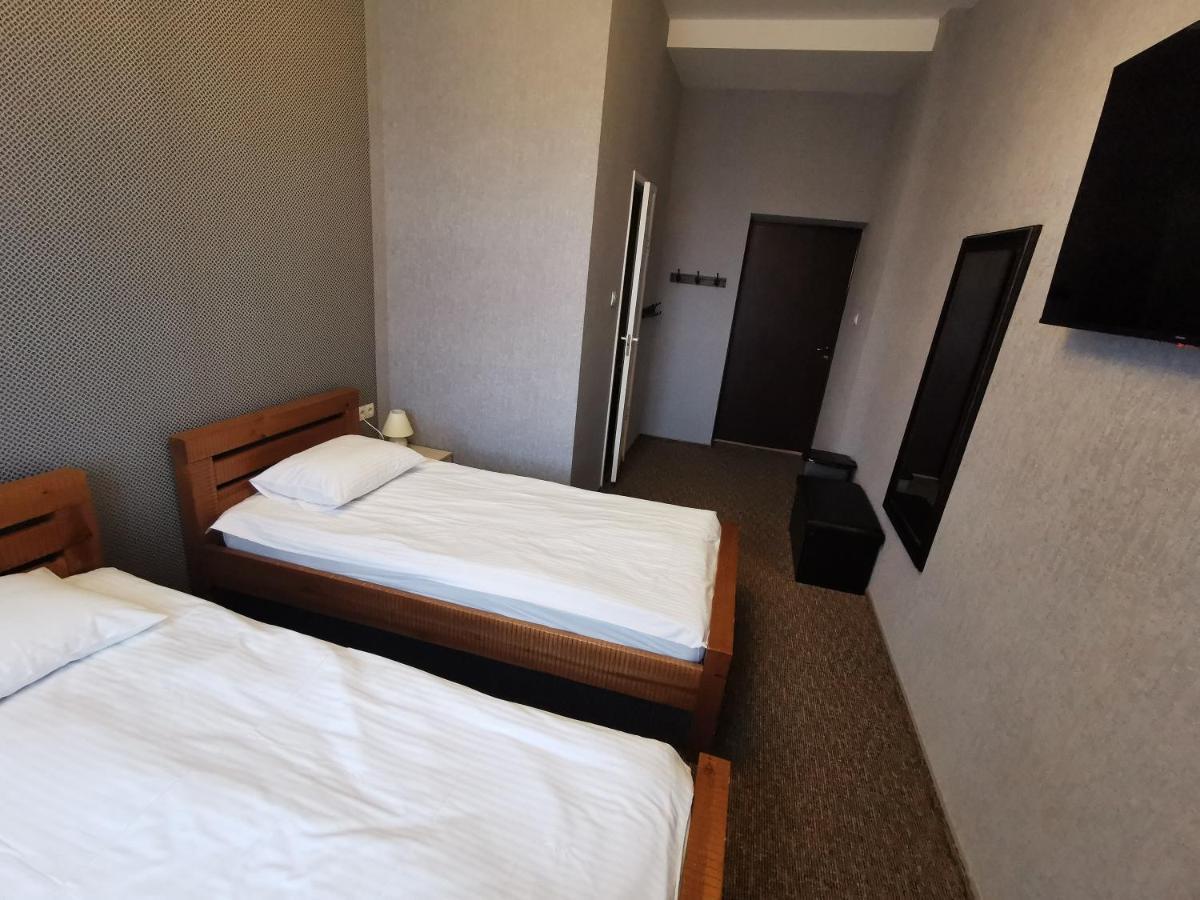 Hotel Karklu Muiza Jelgava Buitenkant foto